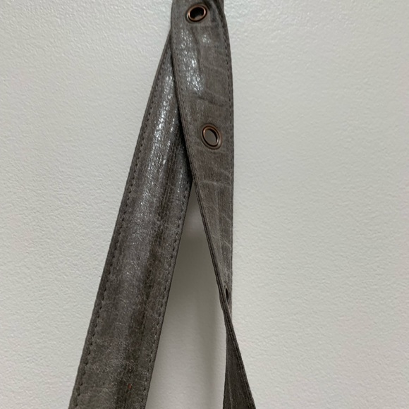 Matt & Nat distressed grey leather shoulder bag - Picture 7 of 8